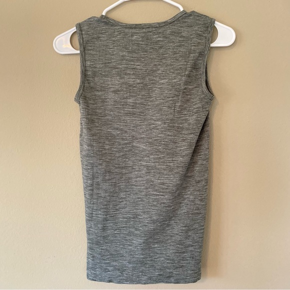 Athleta Renew Seamless Ribbed Gray Athletic Sport Tank Top Sleeveless Shirt - Picture 4 of 4